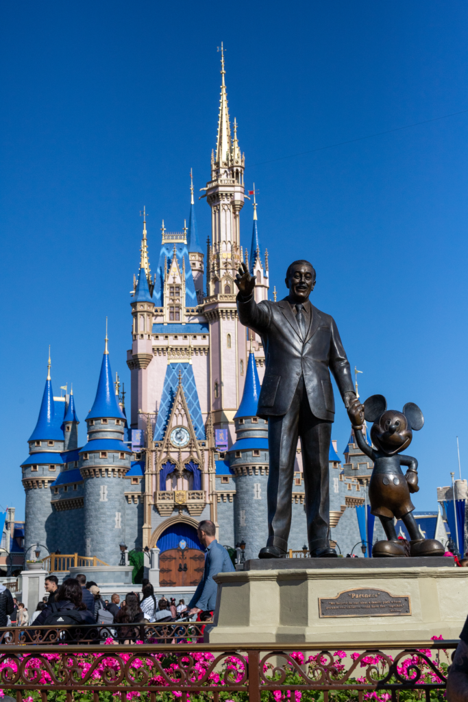 Magic Kingdom - Walt Statue